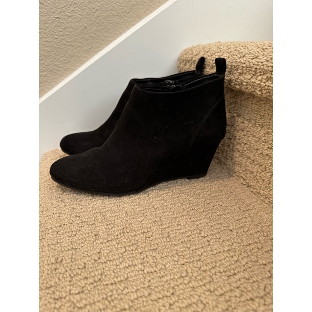 🪻🌹Awesome, comfy faux-suede black booties. EUC Barely wore. Bundle and save!
